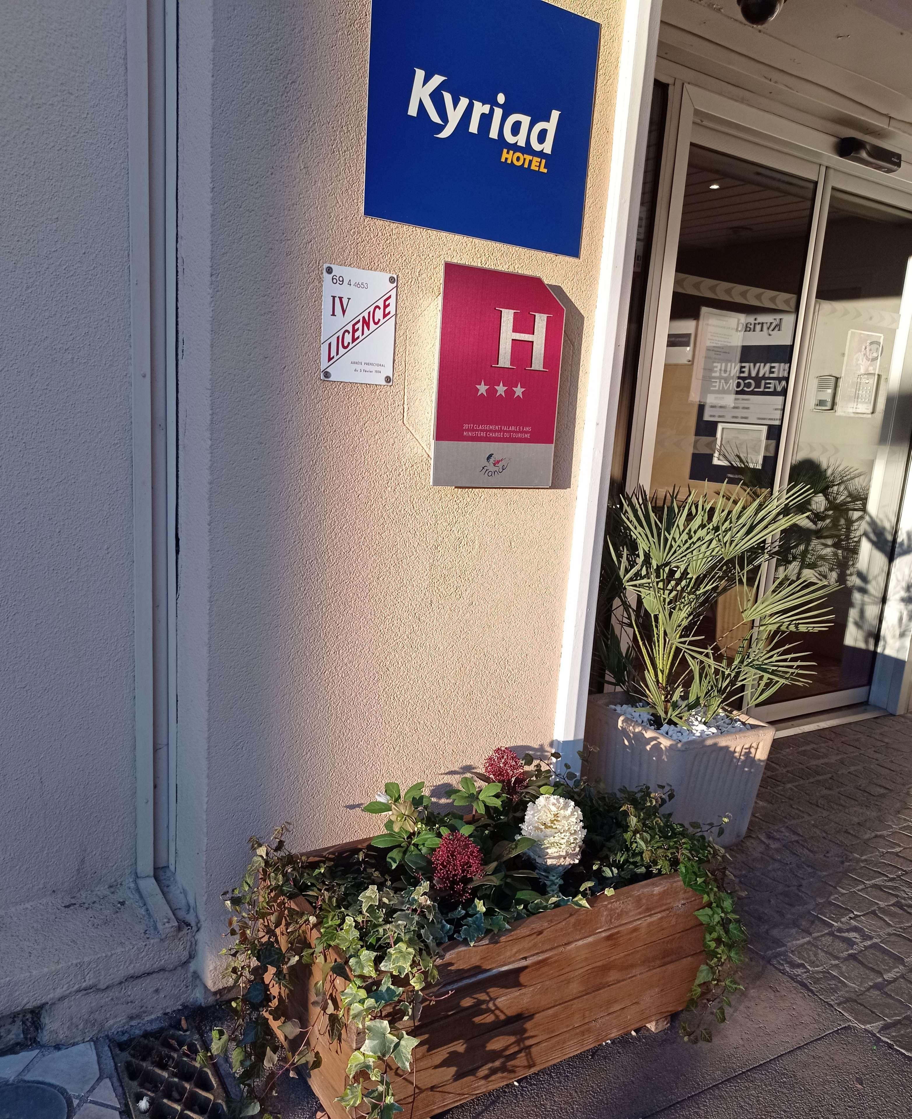 Kyriad Villefranche Sur Saone Bagian luar foto